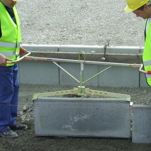 Kerb Lifter